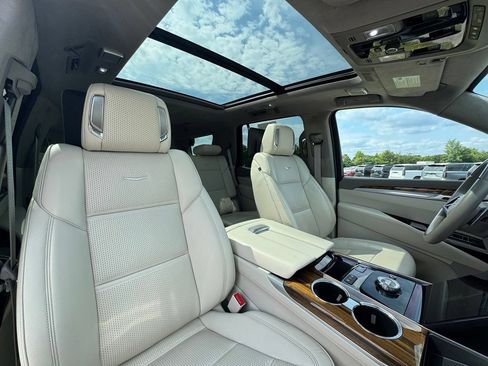 Certified 2025 Cadillac Escalade Sport Platinum w/ LPO, ONYX Package AWD/4WD image 30