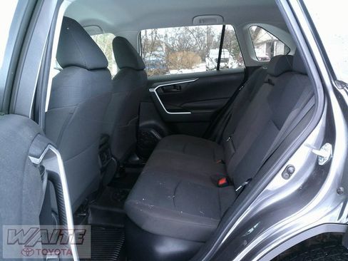 Used 2021 Toyota RAV4 LE image 22