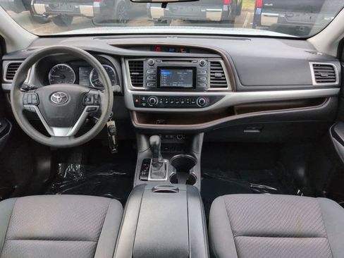 Certified 2018 Toyota Highlander LE FWD image 15