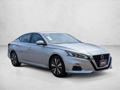 Used 2022 Nissan Altima 2.5 SV FWD image 3