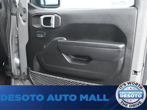 Used 2022 Jeep Gladiator Rubicon AWD/4WD image 11
