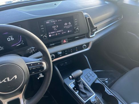 Used 2025 Kia Sportage LX image 20