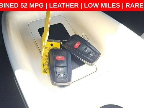 Used 2016 Toyota Prius Four Touring FWD image 4