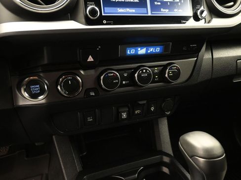 Used 2023 Toyota Tacoma TRD Off-Road image 15