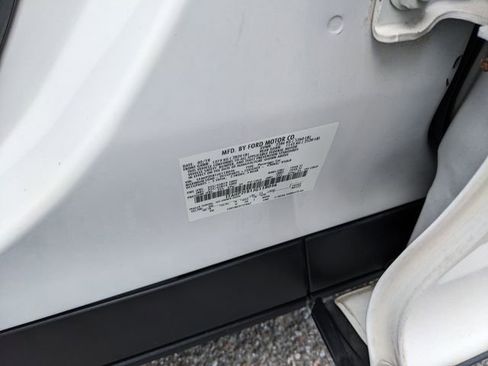 Used 2018 Ford Taurus Limited FWD image 35