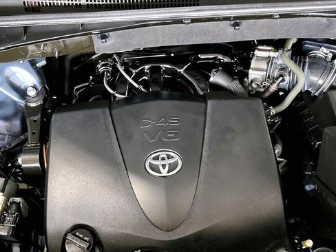 Used 2019 Toyota Highlander Limited Platinum image 32