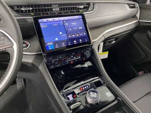 New 2025 Jeep Grand Cherokee Limited image 26