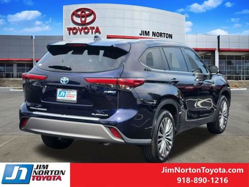 Used 2021 Toyota Highlander Platinum FWD image 6