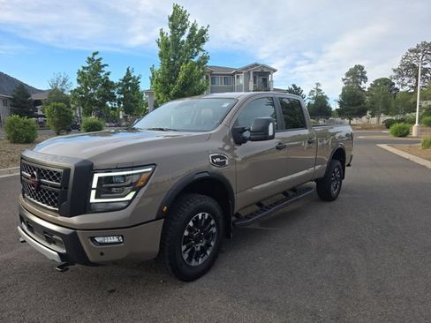 Used 2024 Nissan Titan PRO-4X AWD/4WD image 7