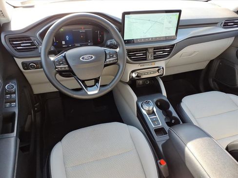 Used 2025 Ford Escape SE image 6