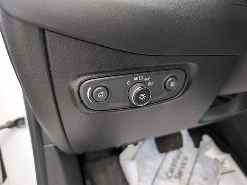 Used 2018 Chevrolet Equinox Premier image 23