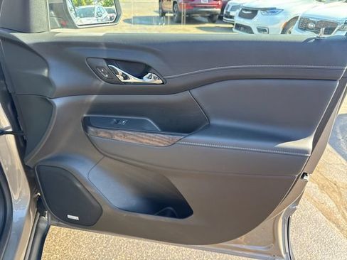 Used 2023 GMC Acadia Denali w/ Denali Technology Package AWD/4WD image 29