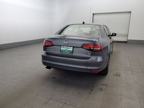 Used 2017 Volkswagen Jetta SE FWD image 7