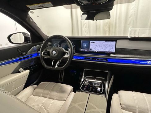 Used 2023 BMW 760i xDrive image 10