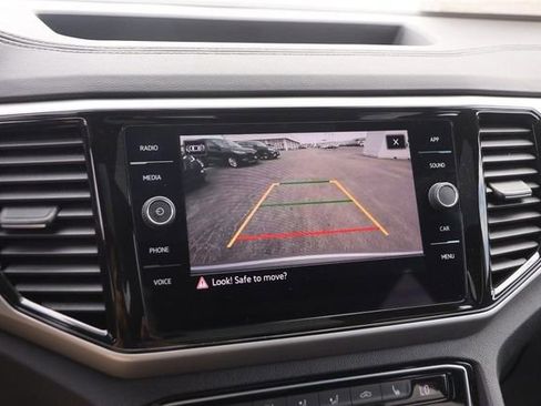 Certified 2023 Volkswagen Atlas Cross Sport SE w/ Panoramic Sunroof Package image 18