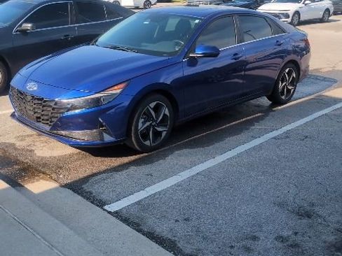 Used 2023 Hyundai Elantra Limited w/ Cargo Package FWD image 2