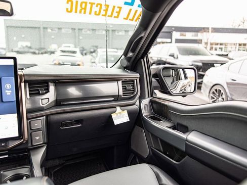 Used 2022 Ford F150 Lightning Lariat image 36