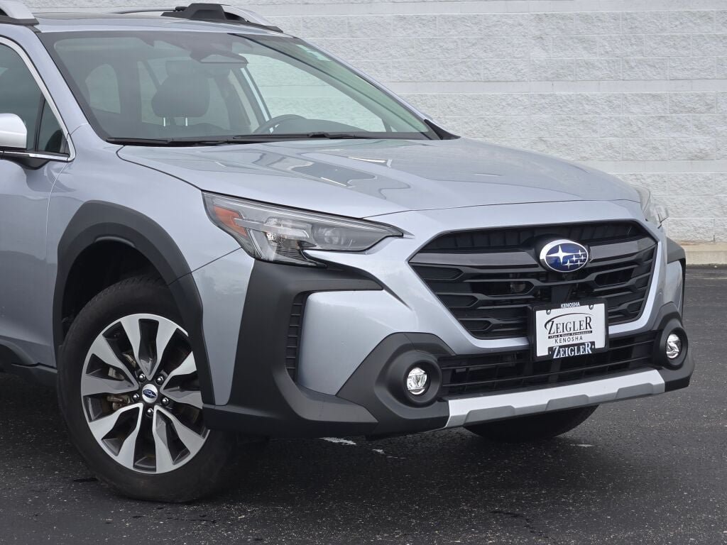 Certified 2025 Subaru Outback Touring w/ Popular Package #2 AWD/4WD image 2