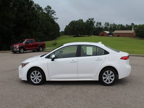 Used 2022 Toyota Corolla LE FWD image 7