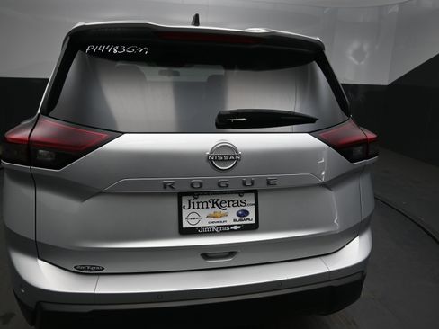 Used 2024 Nissan Rogue S image 14