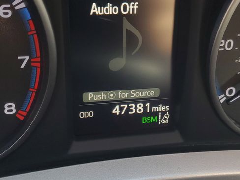 Used 2018 Toyota RAV4 XLE image 25