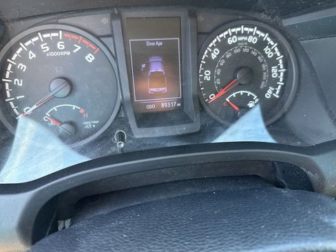 Used 2018 Toyota Tacoma SR5 image 10