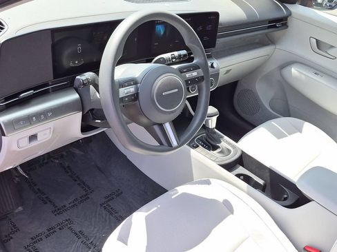 Used 2025 Hyundai Kona SE FWD image 14