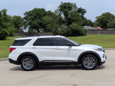 Used 2021 Ford Explorer XLT w/ Equipment Group 202A RWD image 9