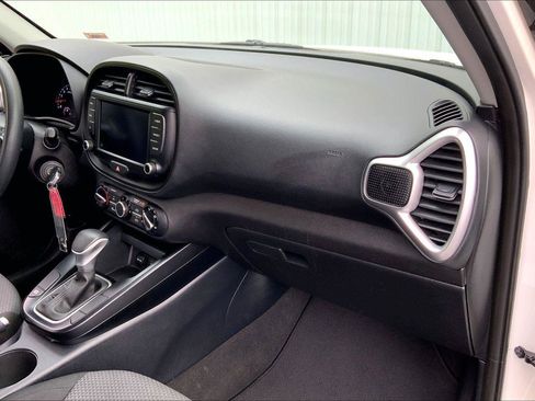 Used 2022 Kia Soul LX w/ Technology Package FWD image 14