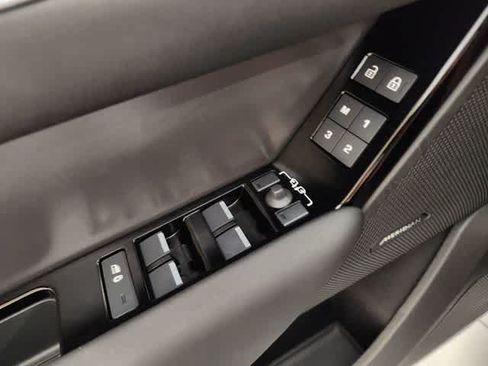 Used 2026 Land Rover Range Rover Velar S AWD/4WD image 22