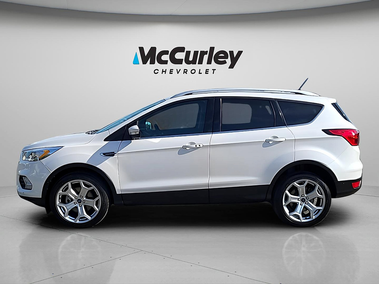 Used 2019 Ford Escape Titanium AWD/4WD image 4