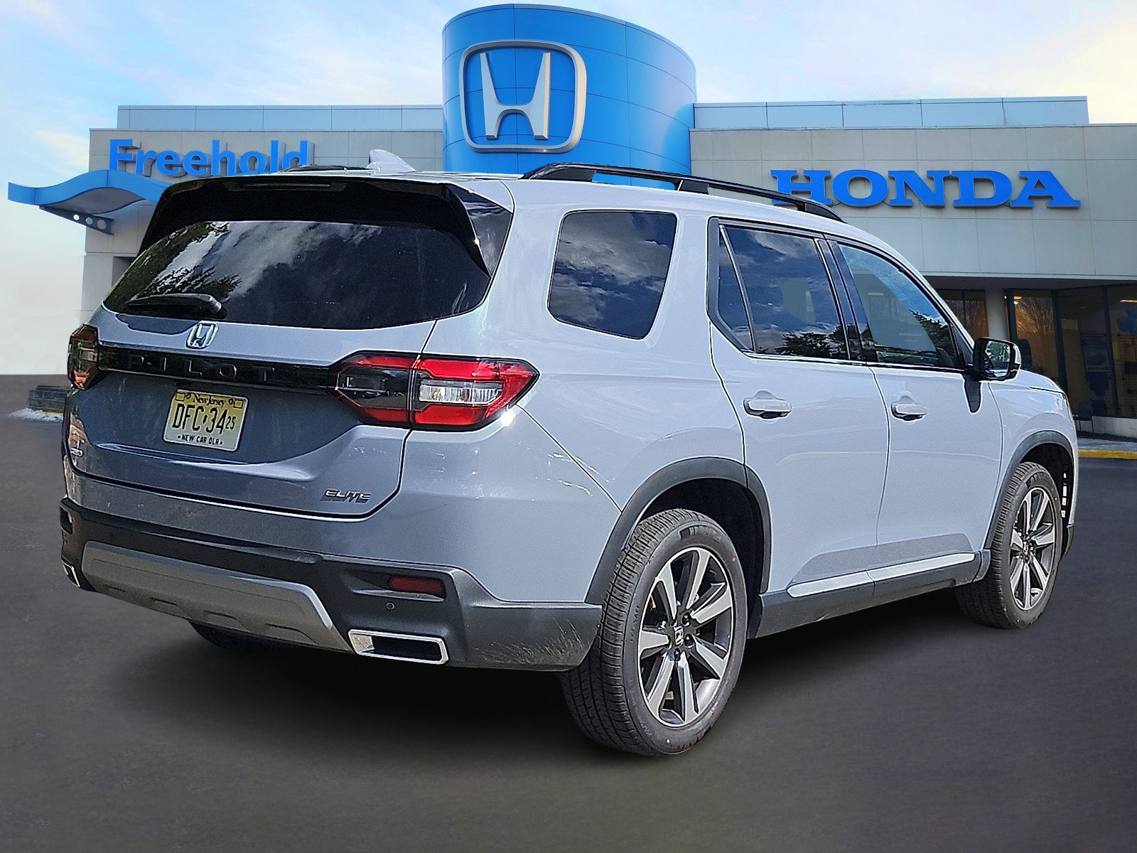 Certified 2023 Honda Pilot Elite image 6