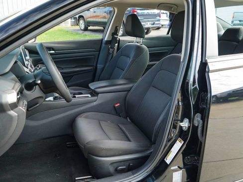Used 2025 Nissan Altima 2.5 SV FWD image 7