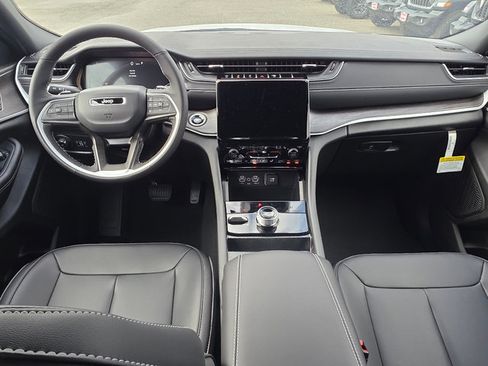 New 2025 Jeep Grand Cherokee Limited image 2