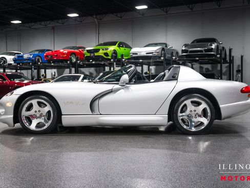 Used 1999 Dodge Viper RT/10 image 2