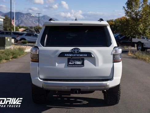 Used 2022 Toyota 4Runner TRD Off-Road image 11