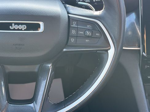 Used 2022 Jeep Grand Cherokee Altitude RWD image 15