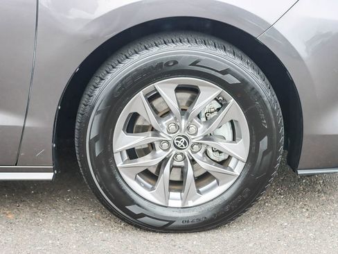 Used 2023 Toyota Sienna LE image 14