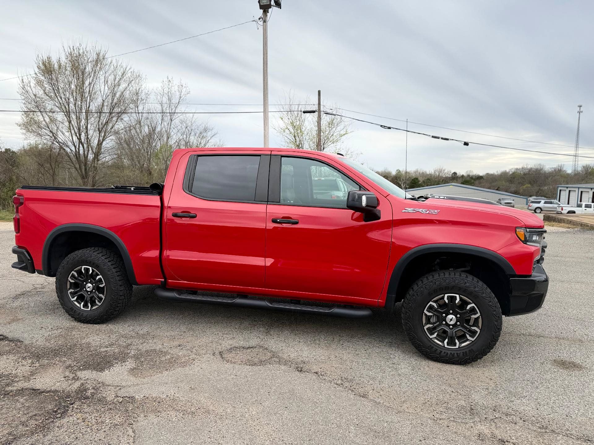 Used 2023 Chevrolet Silverado 1500 ZR2 w/ Technology Package AWD/4WD image 2