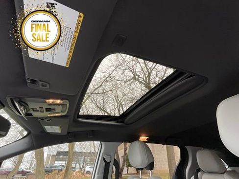 Used 2023 Toyota Sienna XSE image 17