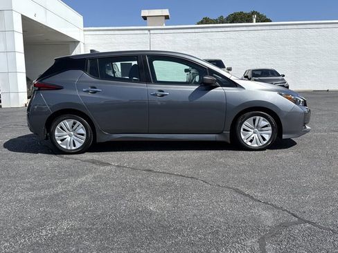 Used 2023 Nissan Leaf S image 2
