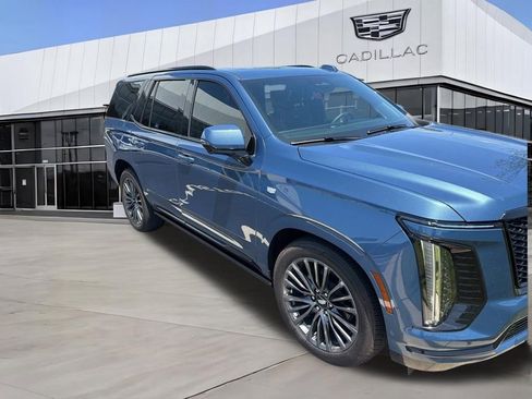 Used 2025 Cadillac Escalade Sport Platinum AWD/4WD image 5