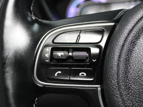 Used 2020 Kia Niro LXS FWD image 18