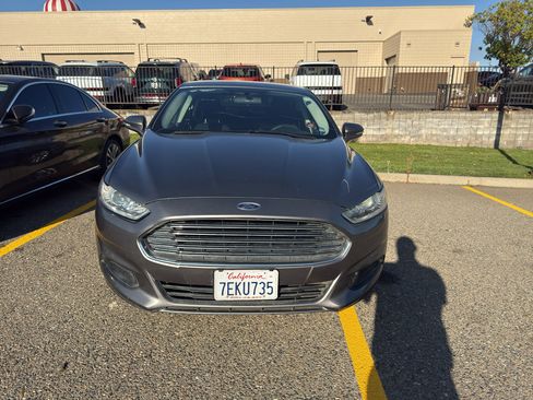 Used 2014 Ford Fusion SE FWD image 2