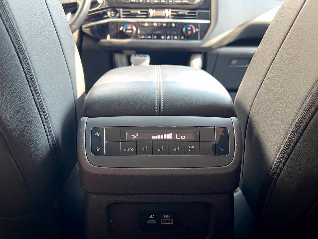 Used 2025 Nissan Pathfinder SL FWD image 22