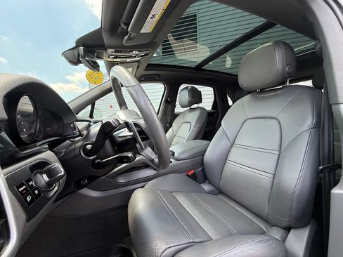 Used 2021 Porsche Cayenne AWD/4WD image 26
