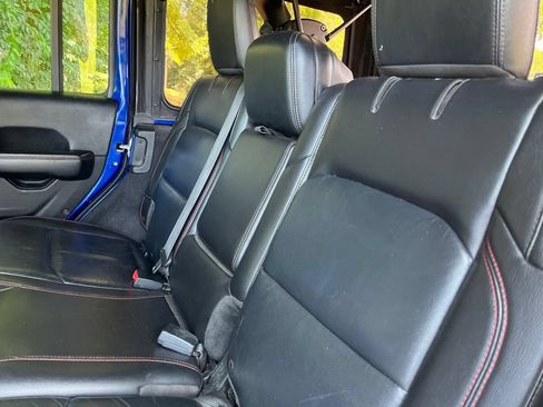 Used 2018 Jeep Wrangler Unlimited Rubicon AWD/4WD image 37