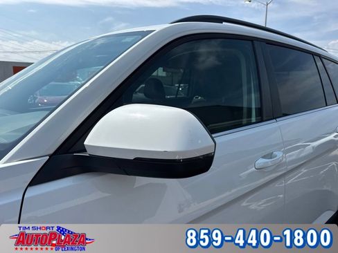 Used 2025 Volkswagen Atlas SE AWD/4WD image 16