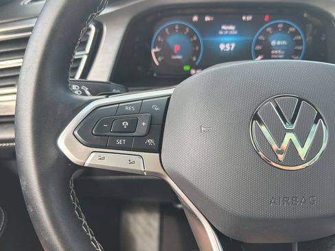 Certified 2025 Volkswagen Atlas Cross Sport SE w/ Panoramic Sunroof Package AWD/4WD image 13
