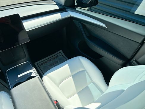 Used 2023 Tesla Model Y Performance image 18